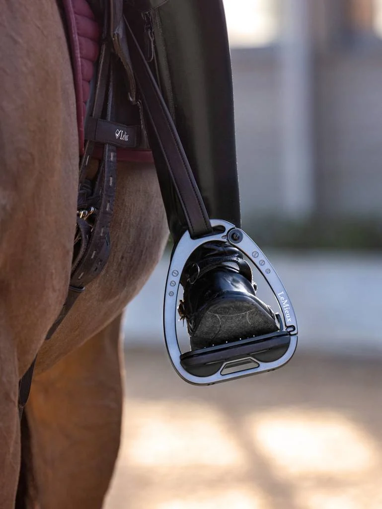 Stirrup Iron – Le Mieux Vector Control Stirrup – Carbon 2 Stirrup Iron – Le Mieux Vector Control Stirrup – Carbon - Image 2