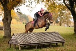 LeMieux Suede Close Contact Square – Orchid -Le Mieux orchid prod 1 1 scaled 1